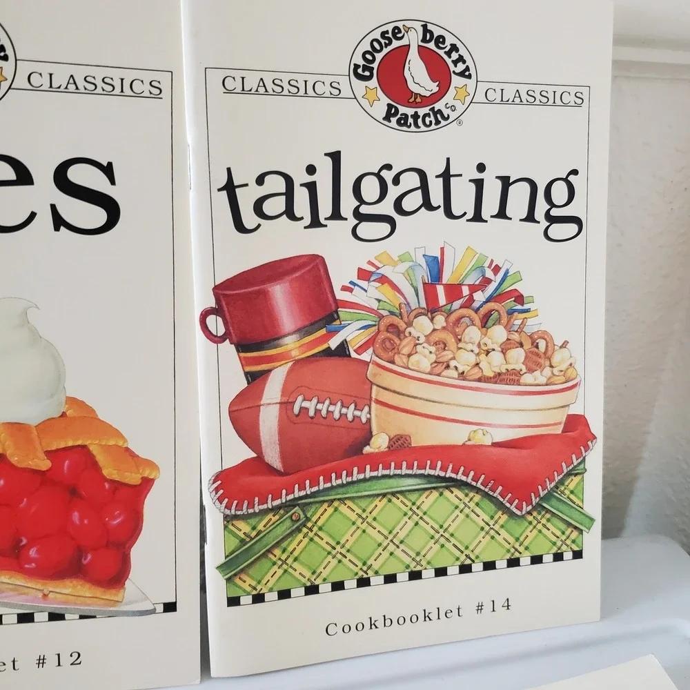 Gooseberry Patch Cookbooklet Lot 6 Chicken Pies Tailgating Chili Cocoa Bake Sale